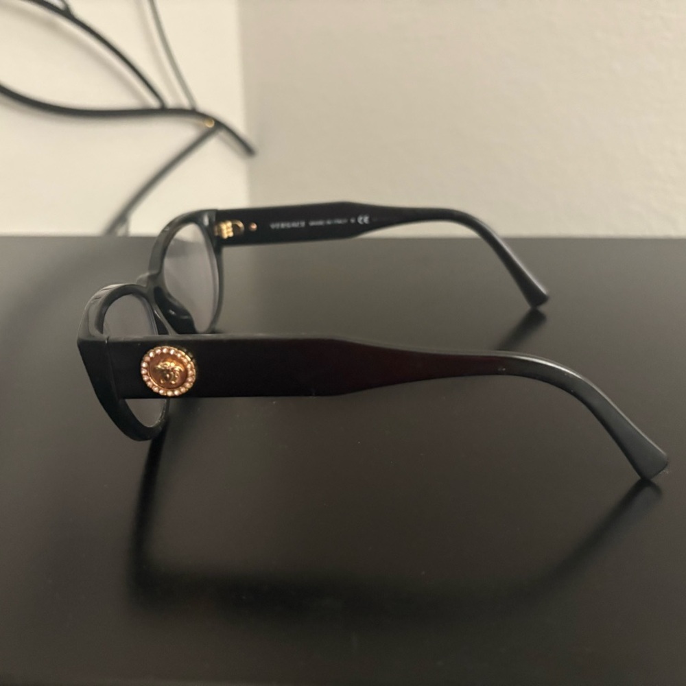 Classic Black Cat-Eye Glasses - Picture 2 of 5
